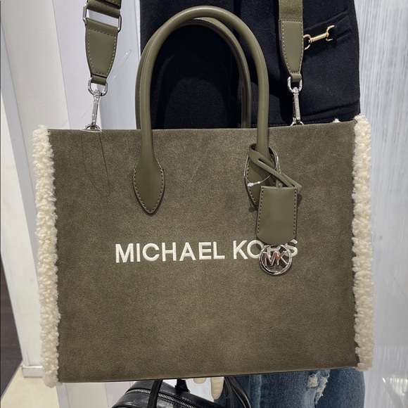 MICHAEL KORS Mirella Medium Suede and Faux Shearling Tote Bag
Olive 
NWT
M - Picture 1 of 16